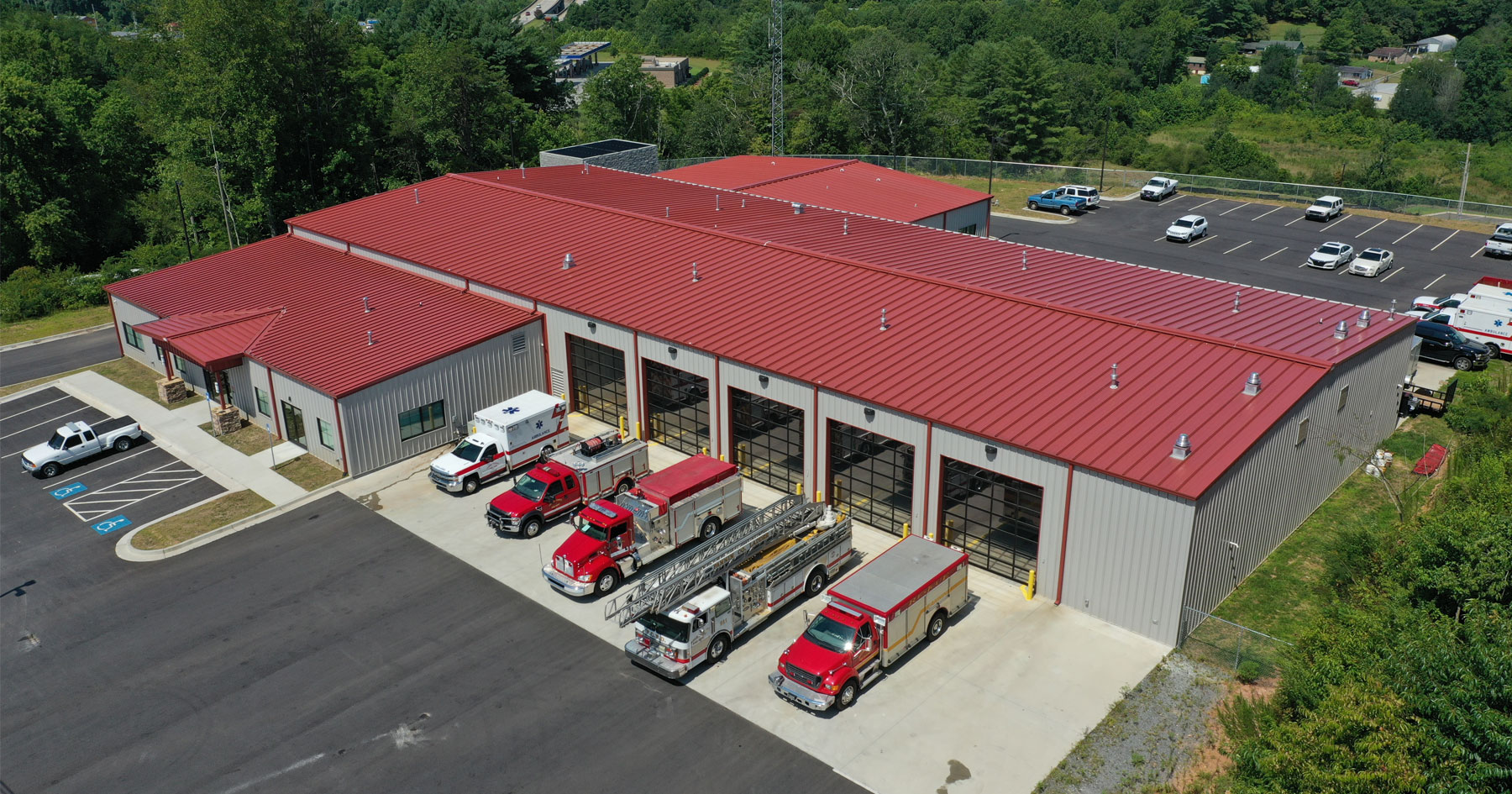 overhead photo of Fannin County Public Safety Complex with emergency vehicles parked outside